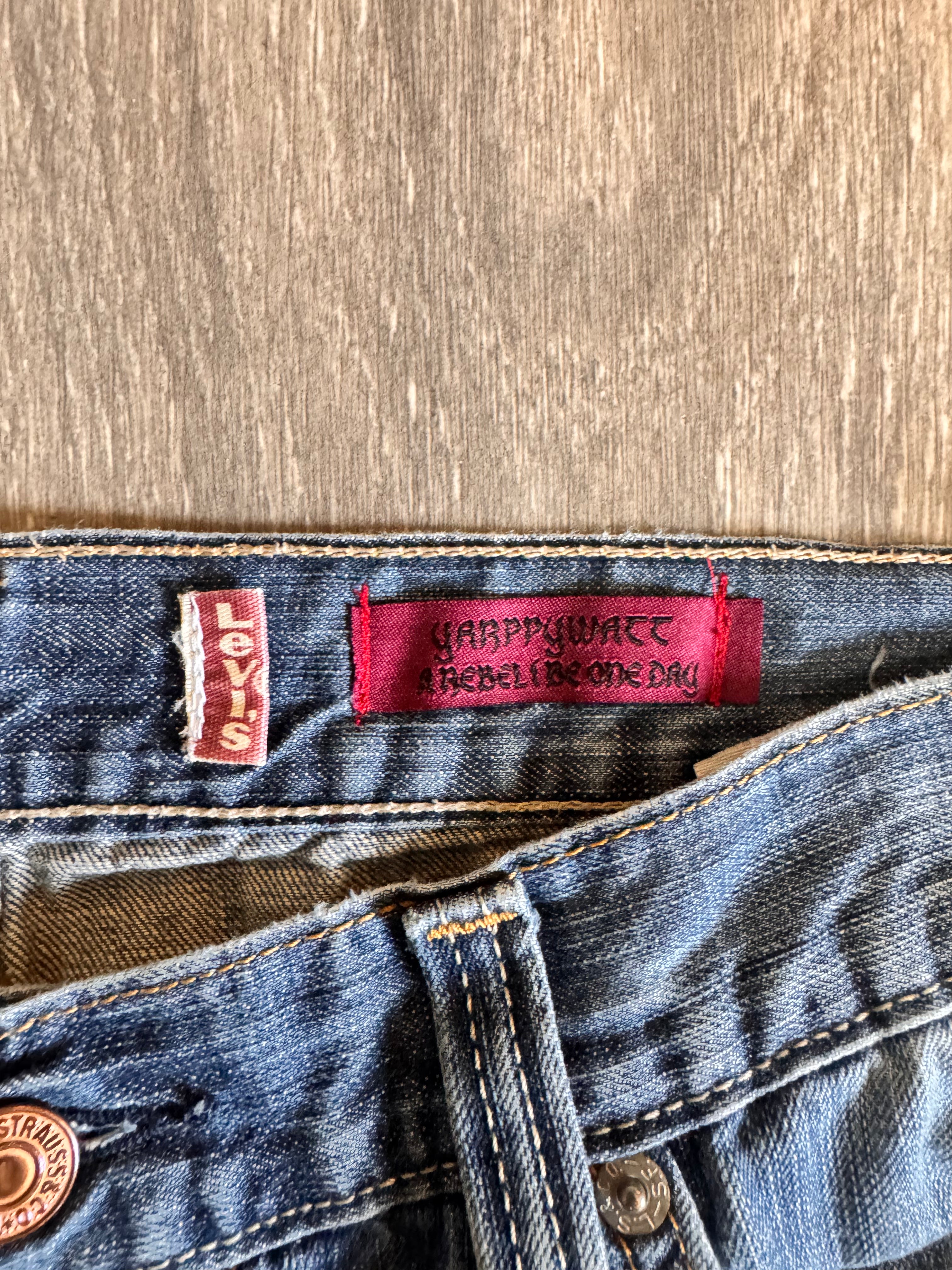 Split repair denim 32W 30L